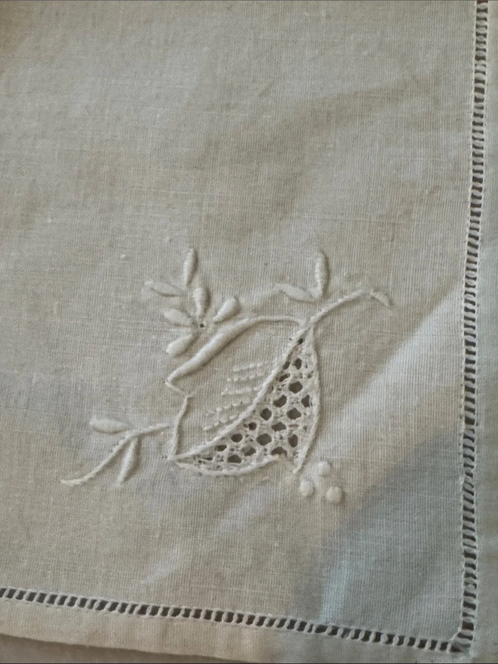 Embroidered  vintage White Linen Cocktail Napkins - Set of 4